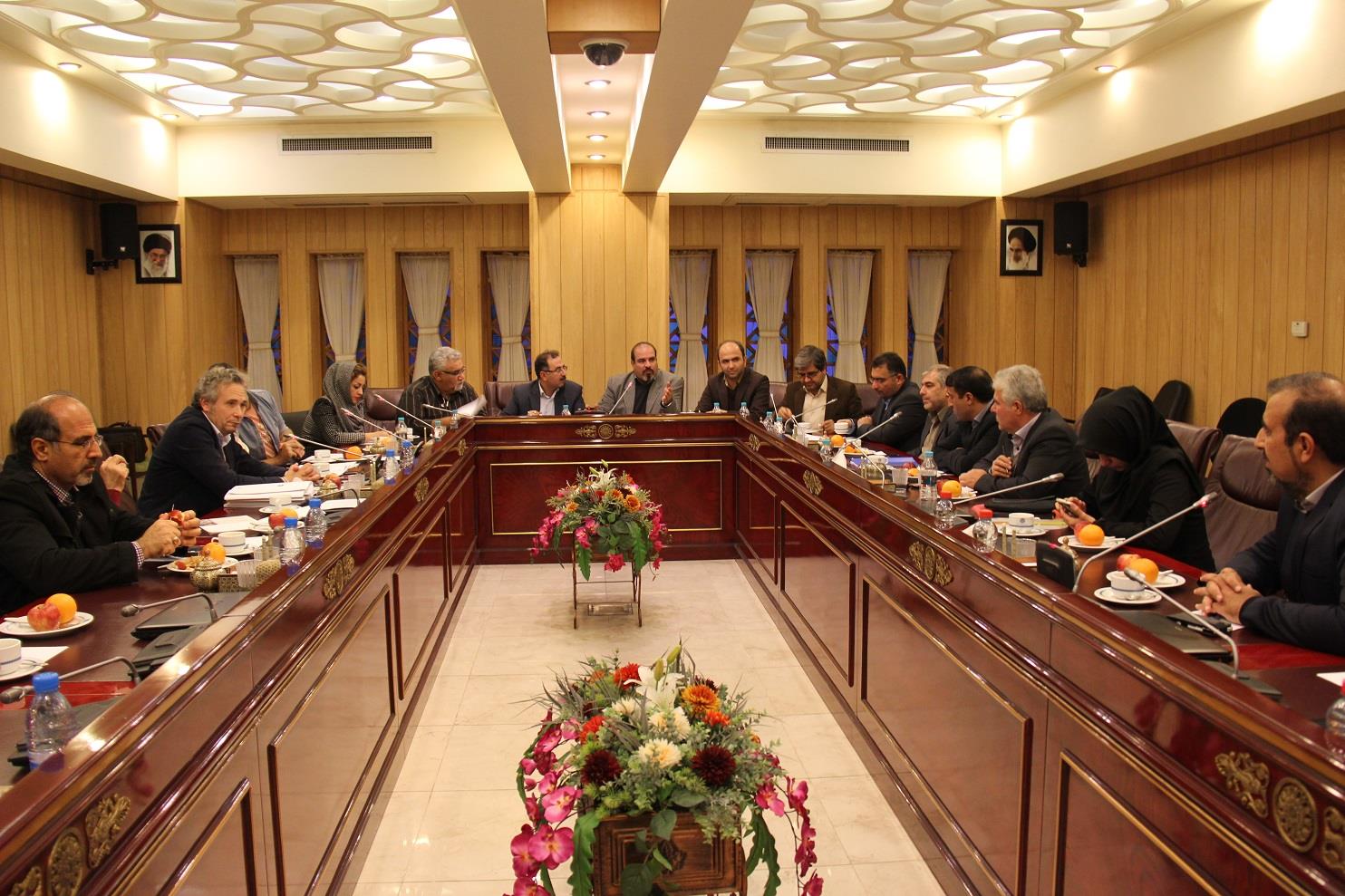 نشست مشترک کمیسیون معادن و صنایع معدنی اتاق بازرگانی اصفهان و هلدینگ IMM  ایتالیا