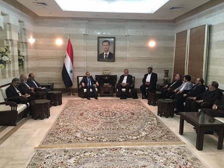 رئيس خانه صنعت، معدن و تجارت ايران در ديدار با نخست وزير سوريه، خبر داد؛ ١٠٠ برند برتر ايراني آماده تامين نيازهاي سوريه هستند.