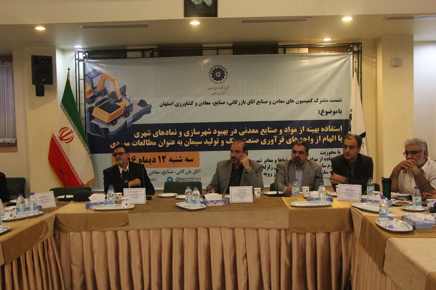 دوام جاده های بتونی بیش از دو برابر جاده های آسفالتی  است/مزیت قیر صادرات آن  است نه مصرف در پروژه های راه  سازی / ادامه روند کنونی منجر به تعطیلی گسترده کارخانه های سیمان می شود