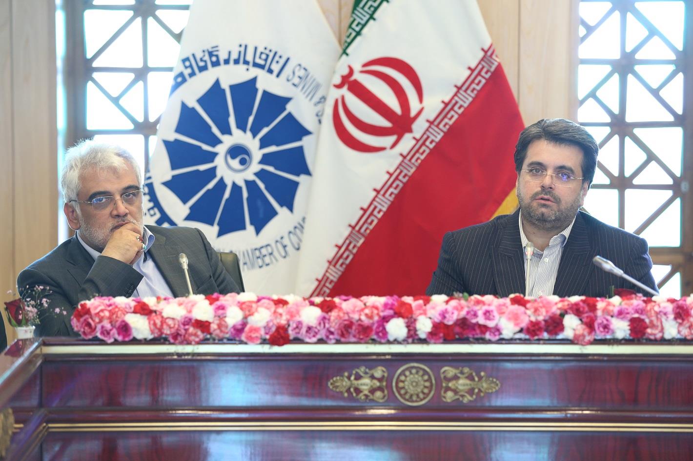 ایجاد  نظام موضوعات پایان نامه دانشگاه آزاد  با هدف طرح مسایل و چالش های فعالان اقتصادی