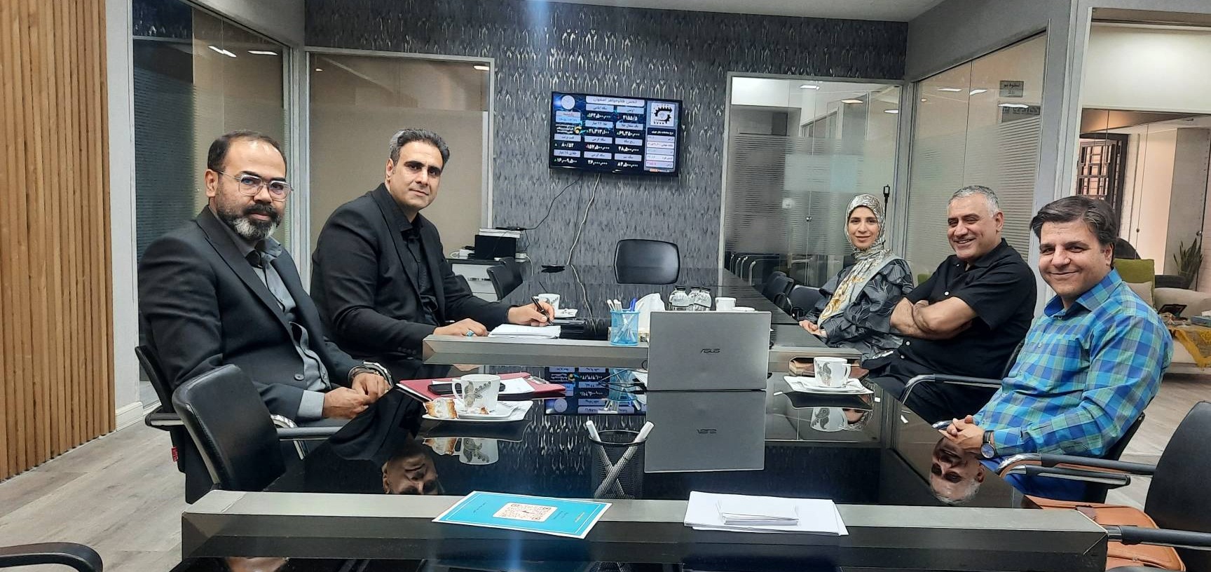 نشست راهبردی انجمن طلا و جواهر و دانشگاه دانش‌پژوهان