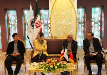 در دیدار مشاور عالی اتاق بازرگانی گوانچو چین با عضو هیات رییسه اتاق اصفهان مطرح شد؛ آمادگی گوانجو برای توسعه روابط تجاری با اصفهان/با وجود خرید کالا از  چین شاهد سرمایه گذاری کلان این کشور در ایران نیستیم   