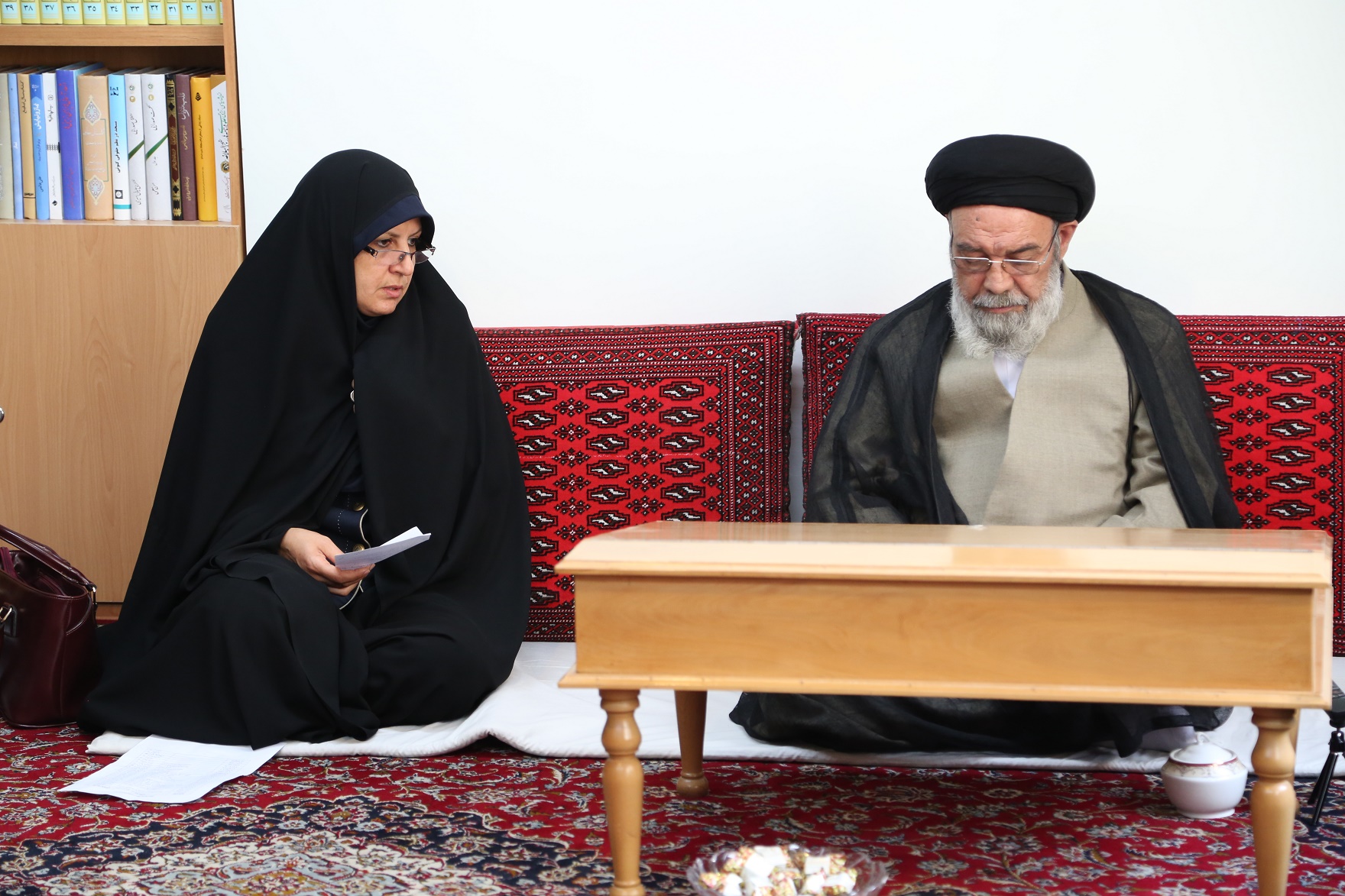 امام جمعه اصفهان در دیدار با جمعی از بانوان  اتاق بازرگانی اصفهان :اسلام مانع کار بانوان در خارج از منزل نشده است