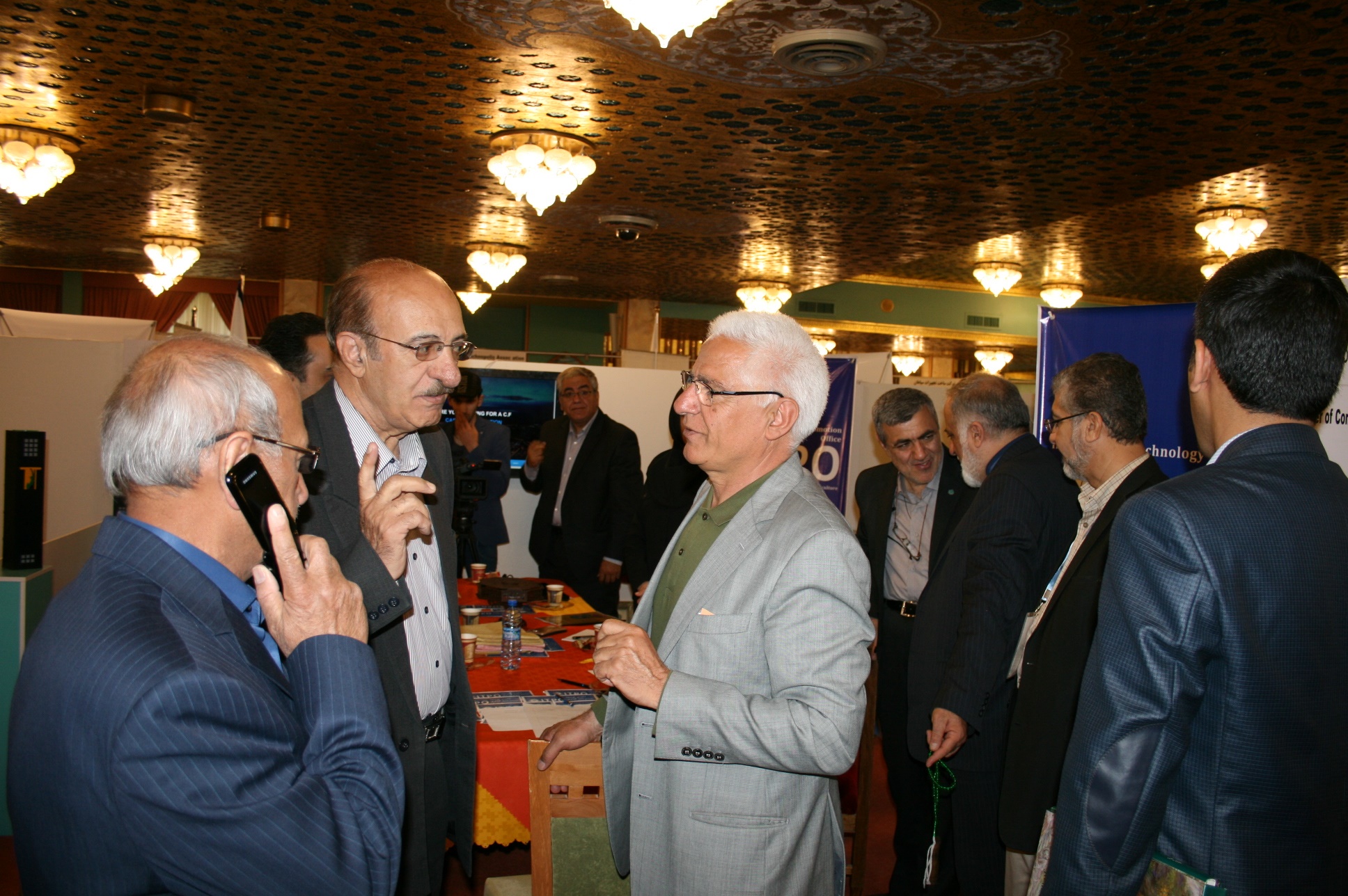 بیش از 23 مذاکره بین ایده پردازان جشنواره شیخ بهایی ، واحد ITPO و اعضا اتاق بازرگانی اصفهان در نشا اتاق بازرگانی اصفهان صورت گرفت.