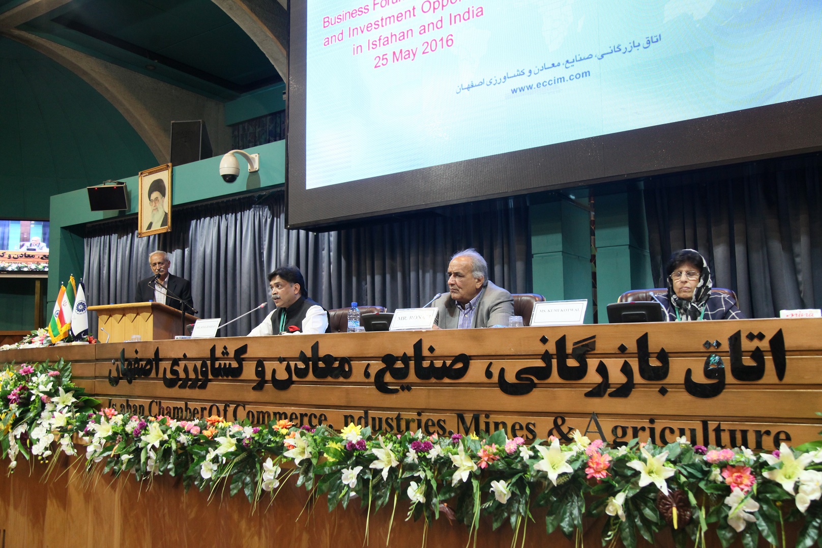 همکاری استان اصفهان و هند در بخش های نساجی ،پتروشیمی و مصالح ساختمانی