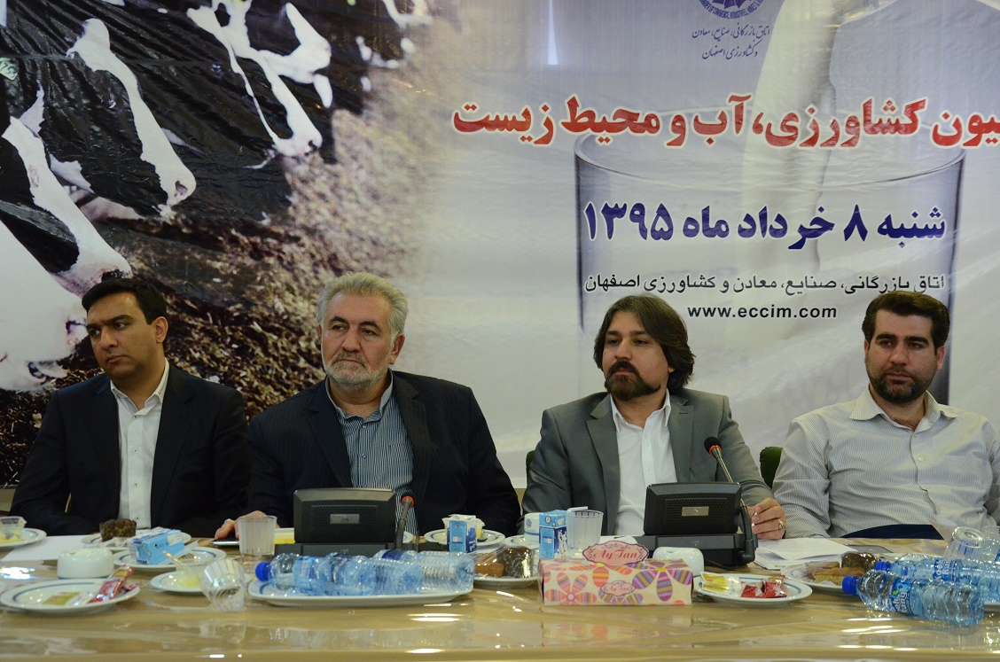 در کمیسیون کشاورزی اتاق بازرگانی اصفهان مطرح شد؛ طرح جامع بررسی چالشها و مسایل دامداران و تولیدات لبنی 