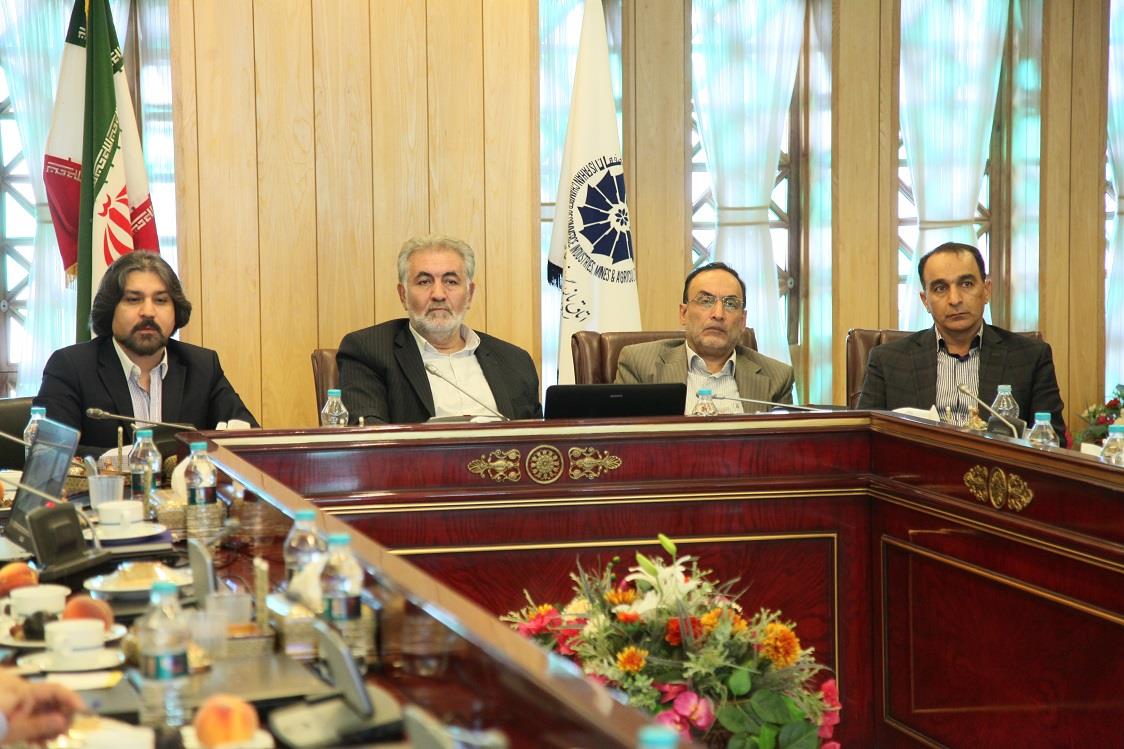 در نشست هم اندیشی طرح انتقال آب خلیج فارس و دریای عمان به فلات مرکزی ایران