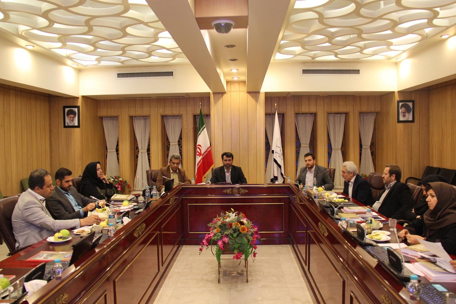 در کمیسیون آموزش اتاق بازرگانی اصفهان مطرح شد؛  ترجمه کتاب نیازسنجی آموزشی به زبان انگلیسی /کارخانه های ریسباف و دخانیات ظرفیت ثبت جهانی را دارند/ رهبری ، مهمترین مزیت بنگاههای اقتصادی بین المللی است