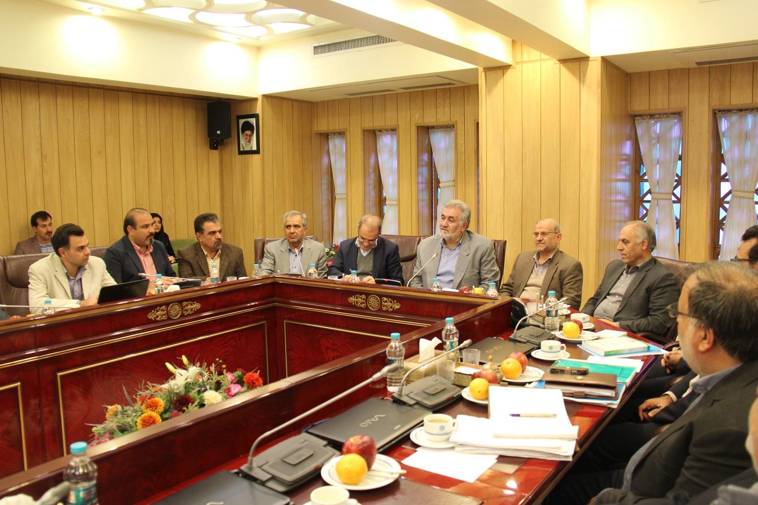 در هشتمین جلسه کمیسیون معادن اتاق بازرگانی اصفهان مطرح شد،  بررسی مشکلات معدن کاران  در کارگروه ویژه کمیسوین معادن با حضور مسوولین منابع طبیعی و سازمان صنعت،معدن و تجارت  و حفاظت از محیط زیست استان اصفهان  