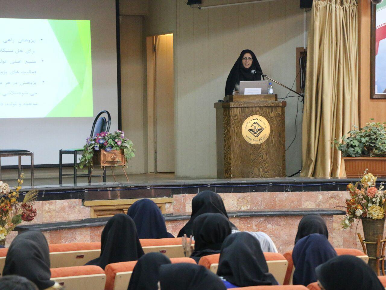 اخوان نسب در دانشگاه شیخ بهایی:  ﭘﮋوﻫﺶ، زﻣﯿﻨﻪ ﺳﺎز رﺷﺪ و ﺗﻮﺳﻌﻪ ﭘﺎﯾﺪار است 