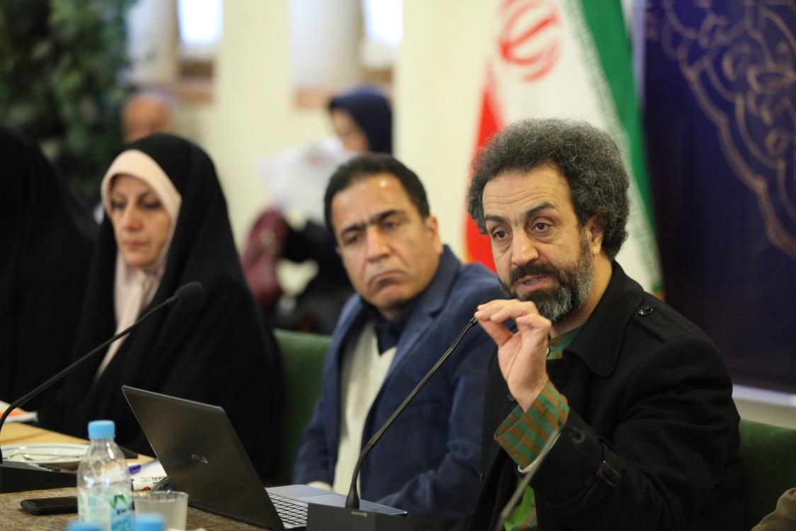 در کارگاه آموزشی « مهارت‌های گفت و گو بر توانمندسازی زنان» عنوان شد  توسعه از سرمایه‌گذاری بر روی کودکان آغاز می شود نه از سد سازی و سرمایه‌گذاری صنعتی/بازدهی سرمایه گذاری در آموزش و پرورش دبستان و پیش دبستان 5 برابر دانشگاه است/ تمرین گفت وگو، محوری ترین توانایی برای آغاز توسعه است / توسعه ذهن، بنیاد همه توسعه ها است/ توسعه نیازمند تعامل است