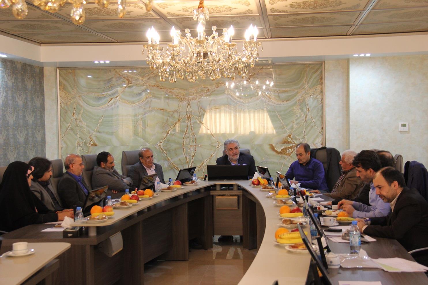 در بیست و یکمین جلسه هیات نمایندگان اتاق بازرگانی اصفهان مطرح شد؛  باید ذهنیت مسوولین را نسبت به نتایج تصمیمات اقتصادی روشن کرد/اعتبارات دولتی در بخش نوآوری و شکوفایی استعداد در محل خود هزینه شود