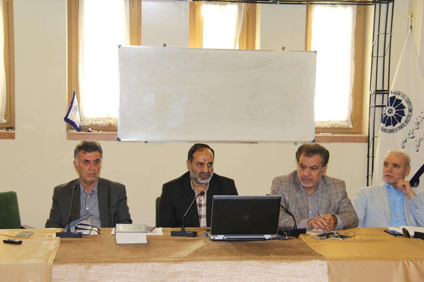 رییس کمیسیون تشکل‌های اتاق بازرگانی اصفهان:رفتار دوگانه برخی از سازمان‌های دولتی و بوروکراسی پیچیده اداری ،توان فعالیت تولیدکنندگان را کاهش می‌دهد   