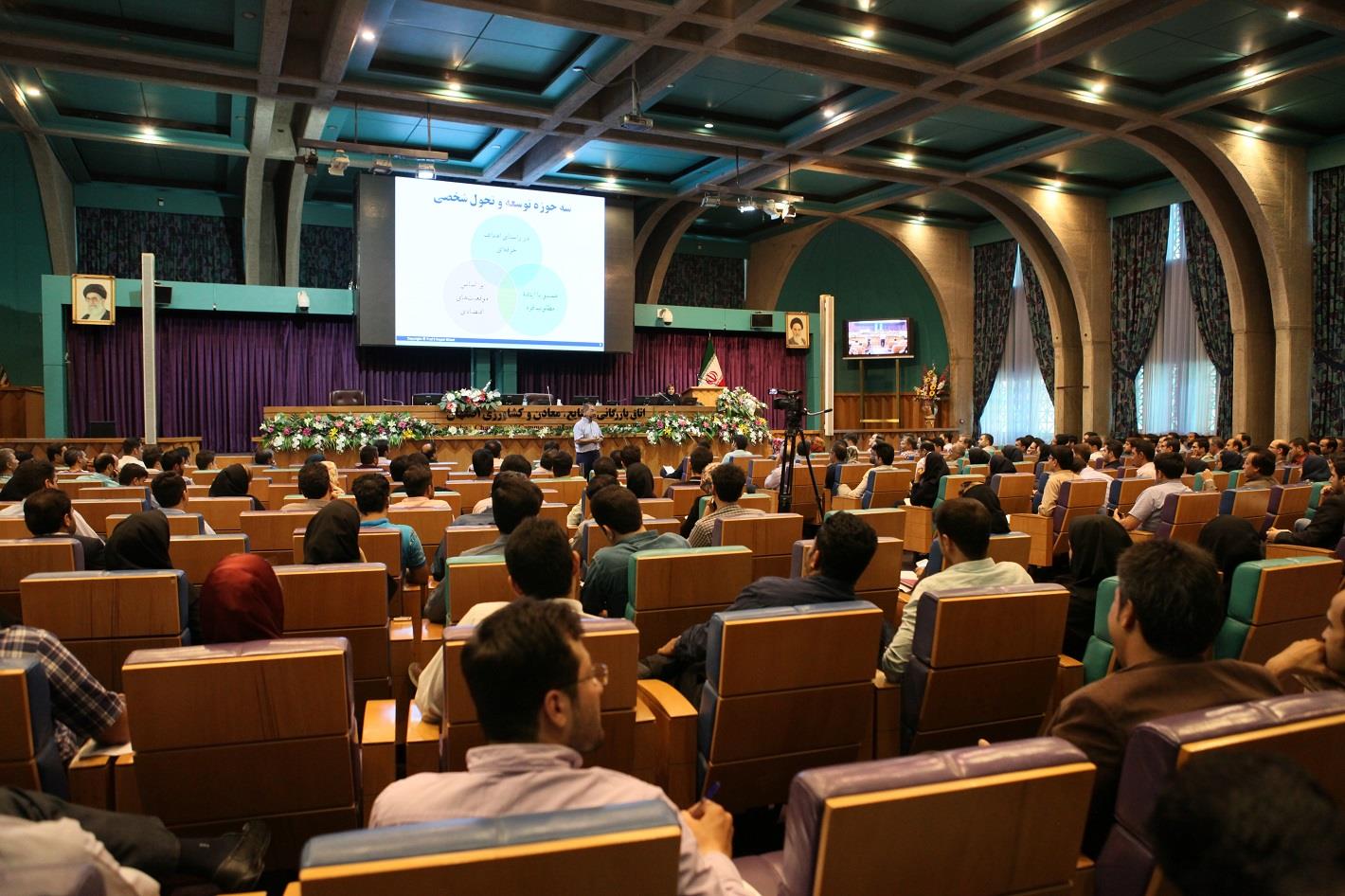 نجاتی گیلانی : تفکر اقتصادی در جامعه ایران تقلیل یافته است/اقتصاد مقاومتی یعنی تفکر اقتصادی داشتن است 