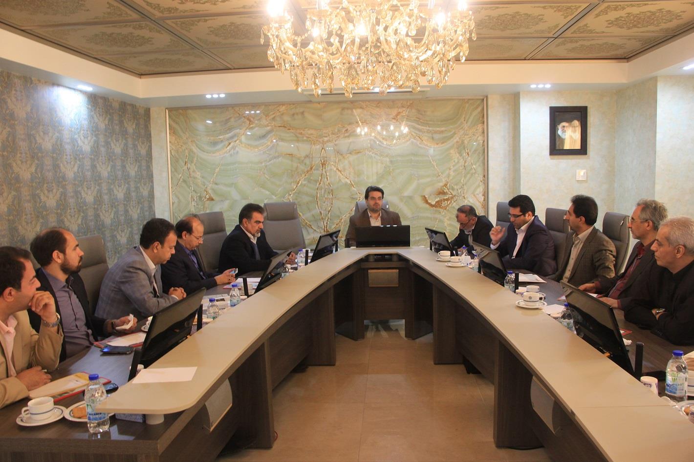 گلشیرازی : مرکز رشد صادرات،تجارت الکترونیک،قاچاق کالا و قطار پرسرعت اصفهان-تهران چهار محور اصلی کمیسیون تجارت اتاق بازرگانی اصفهان است 