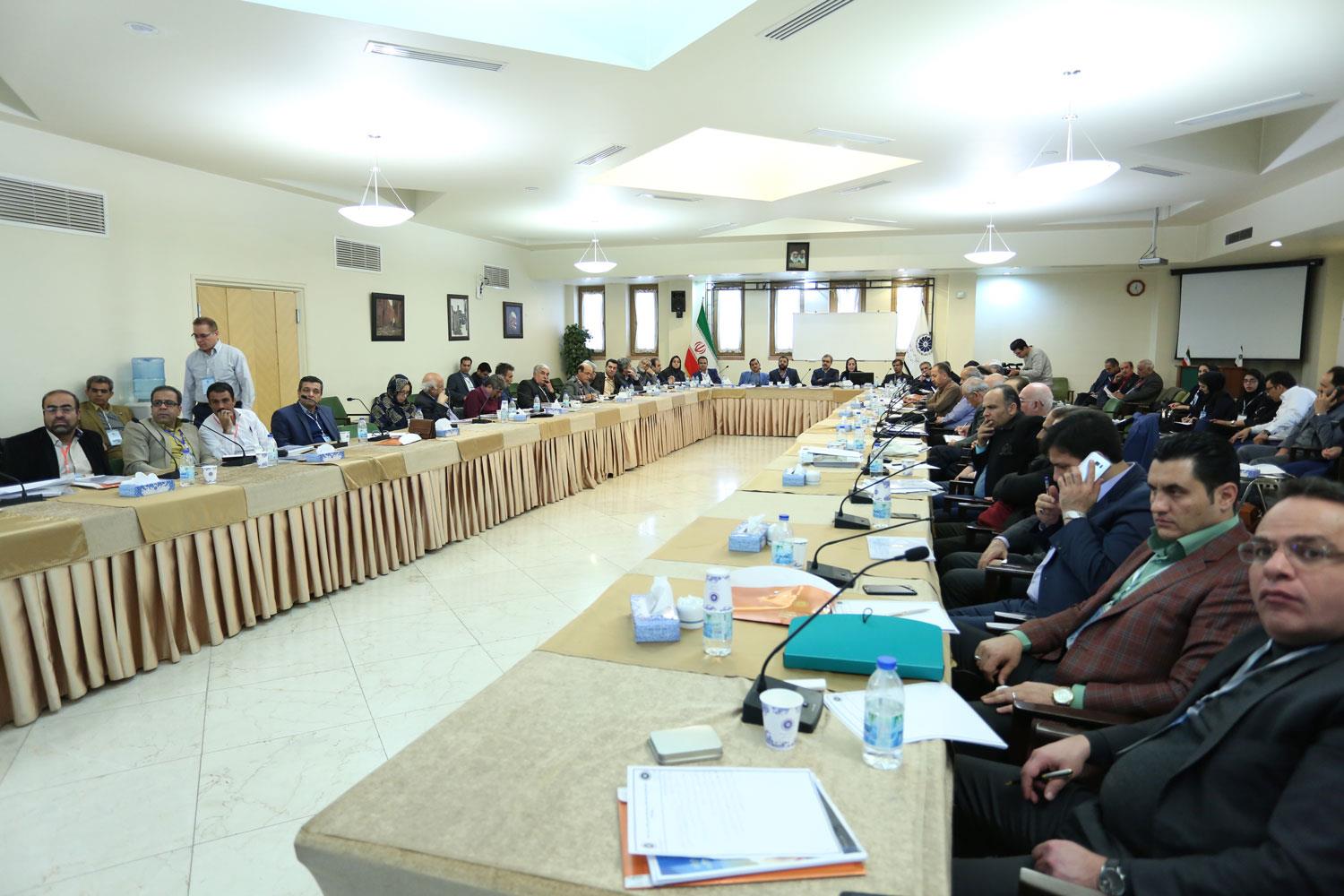 نباید به مالیات به عنوان محل درآمدی دولت نگاه کرد/قانون ارزش افزوده سرآغاز سیر نزولی قدرت خرید مردم ایران