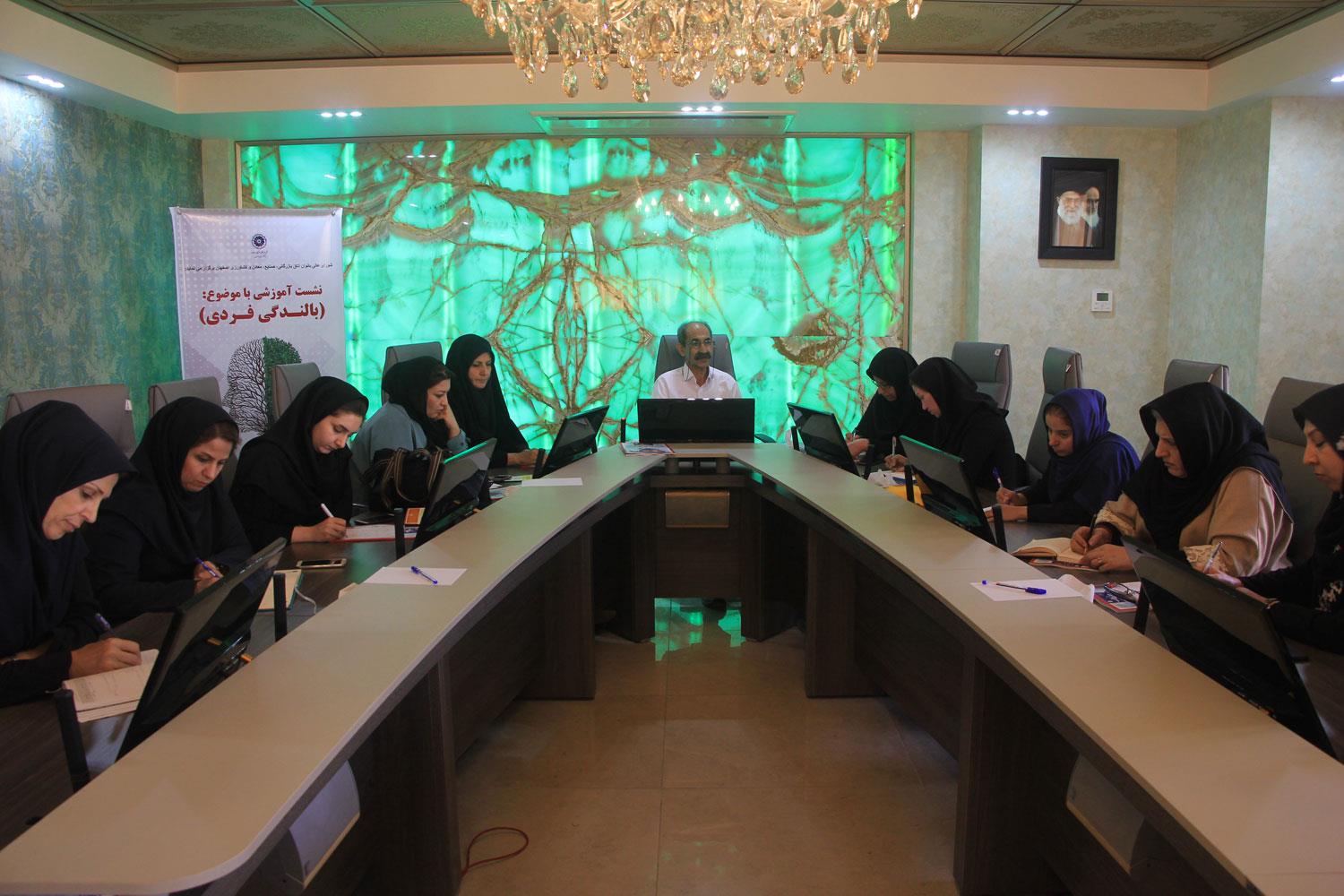 «بالندگی فردی» لازمه ادامه حیات در شرایط اقتصادی موجود است 