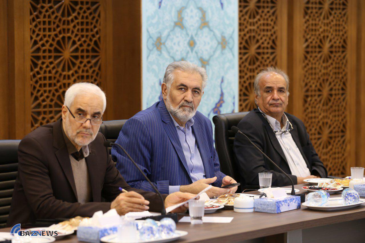 مهرعليزاده :طرح های نیمه تمام دولتی برای تکمیل باید به جوانان لایق و شرکت های دانش بنیان واگذار شود/ سهل آبادی: نوسازی ماشین آلات و تجهيزات واحدهای صنعتي مورد توجه قرار گيرد. 