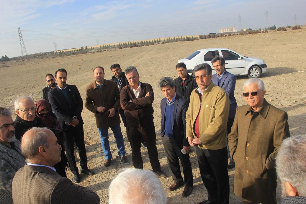 بازدید اعضای کمیسیون تشکلهای اتاق بازرگانی از محل احداث ساختمان تشکلهای اقتصادی و نمایشگاه بزرگ  اصفهان