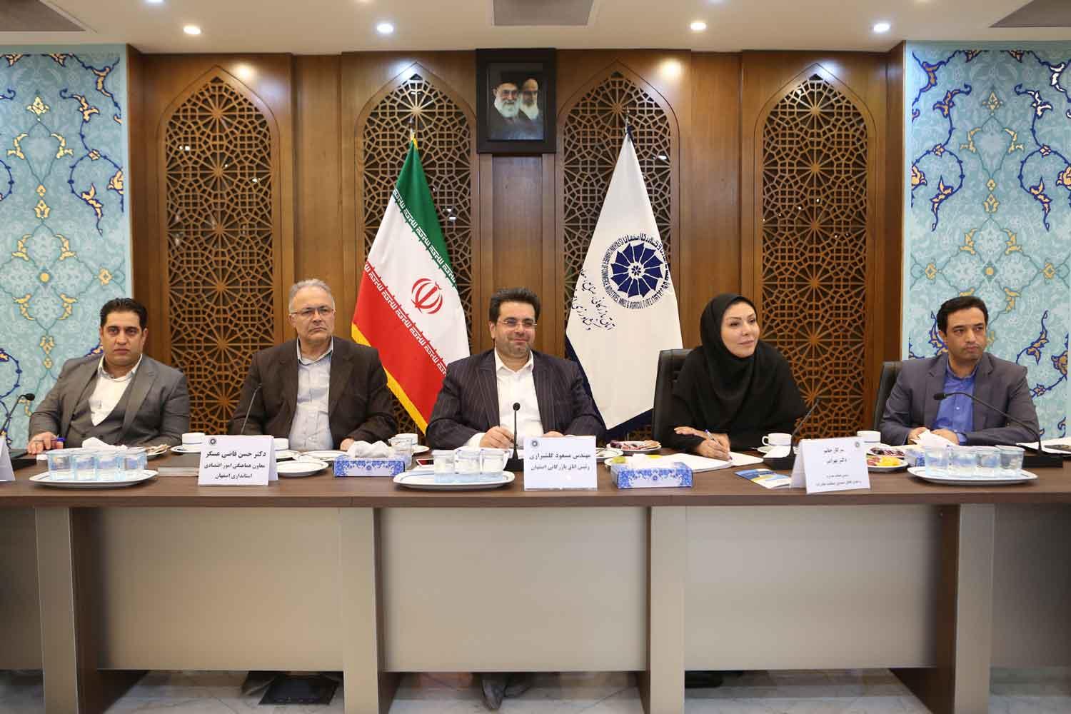 آمادگی صندوق ضمانت صادرات برای ارائه خدمات یک میلیارد دلاری به صادرکنندگان اصفهانی