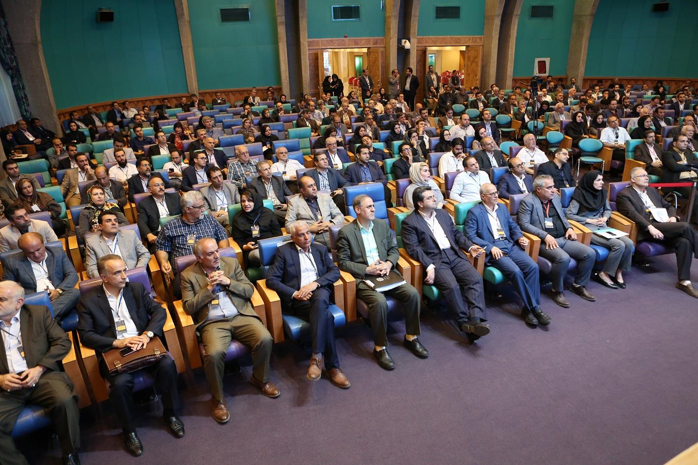 بخش خصوصی در تحریم ها می تواند با شبکه مویرگی در عرصه بین المللی اقتصاد کشور را  به جریان بیندازد/ اتاق بازرگانی در کارگروه های اقتصادی استان اصفهان حضور فعال داشته باشد/از ظرفیت شورای گفتگو برای بهبود محیط کسب و کار استفاده کنیم