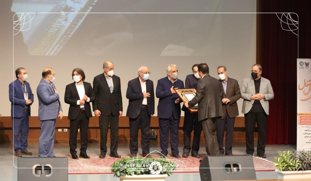 سرفصل دروس دانشگاهی متناسب با نیاز صنعت بازبینی شود