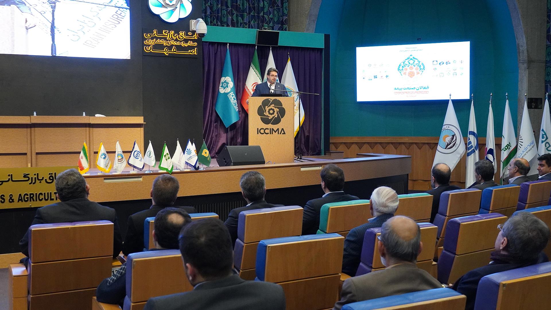 مبنای صنعت بیمه صداقت و پشتیبانی است