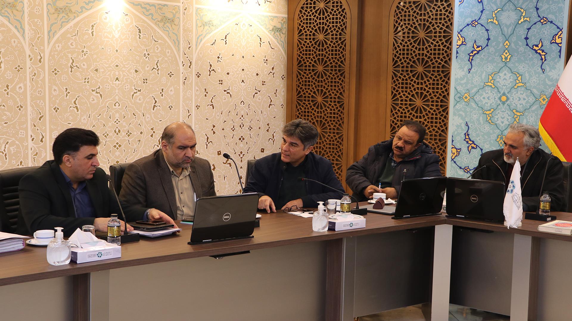 ضرورت تشکیل کارگروه استانی تعیین ماهیت فرآورده‌های نفتی در اصفهان