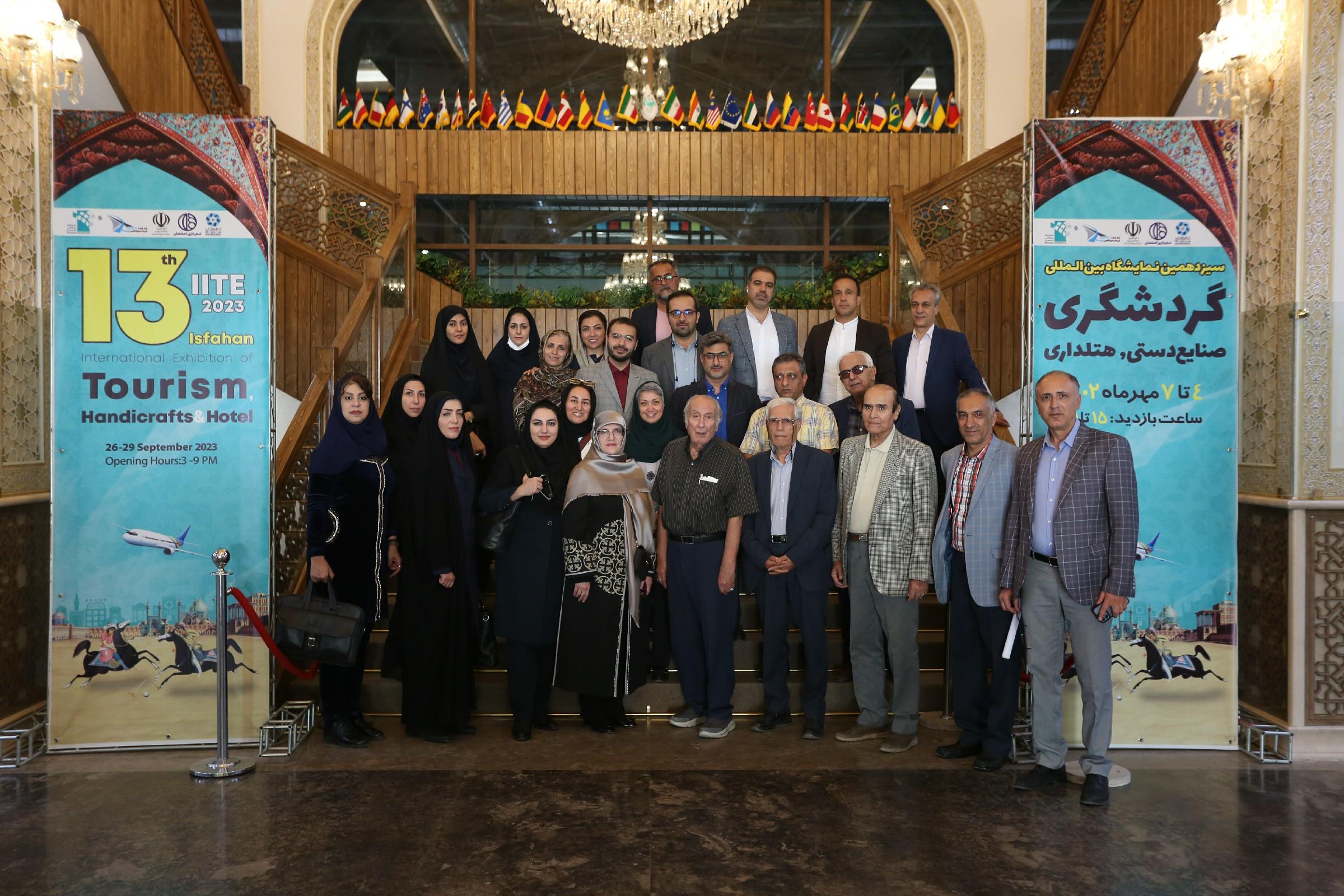 بازدید فعالان اقتصادی  اصفهان از نمایشگاه بین‌المللی گردشگری و صنایع دستی 