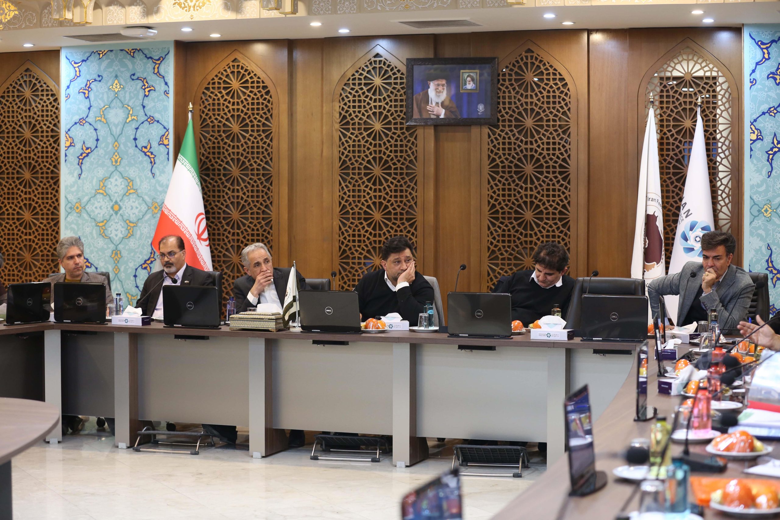 قطعی برق، به صنعت خوراک دام و طیور آسیب می‌زند