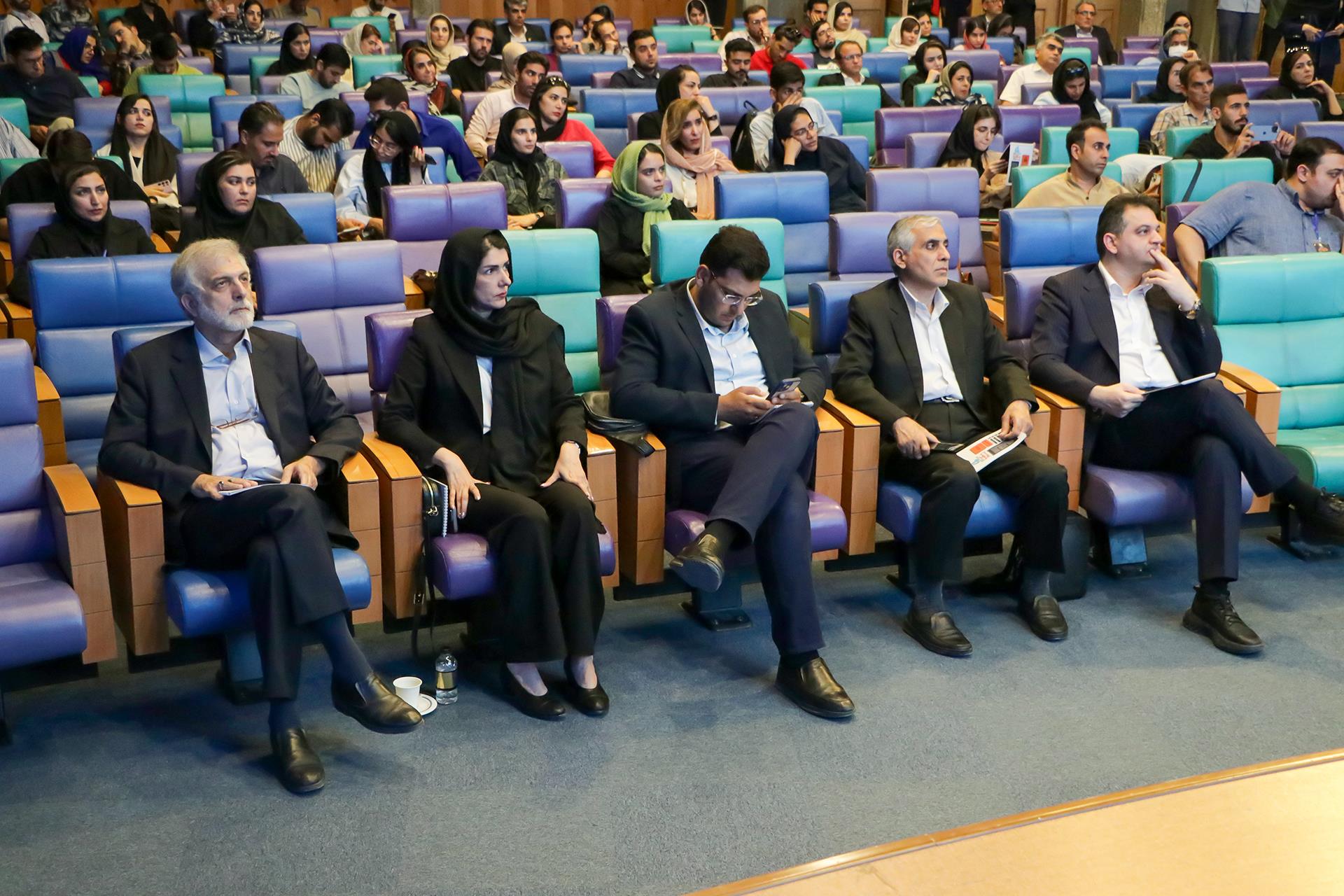 بردار صادرات روی مدار موفقیت