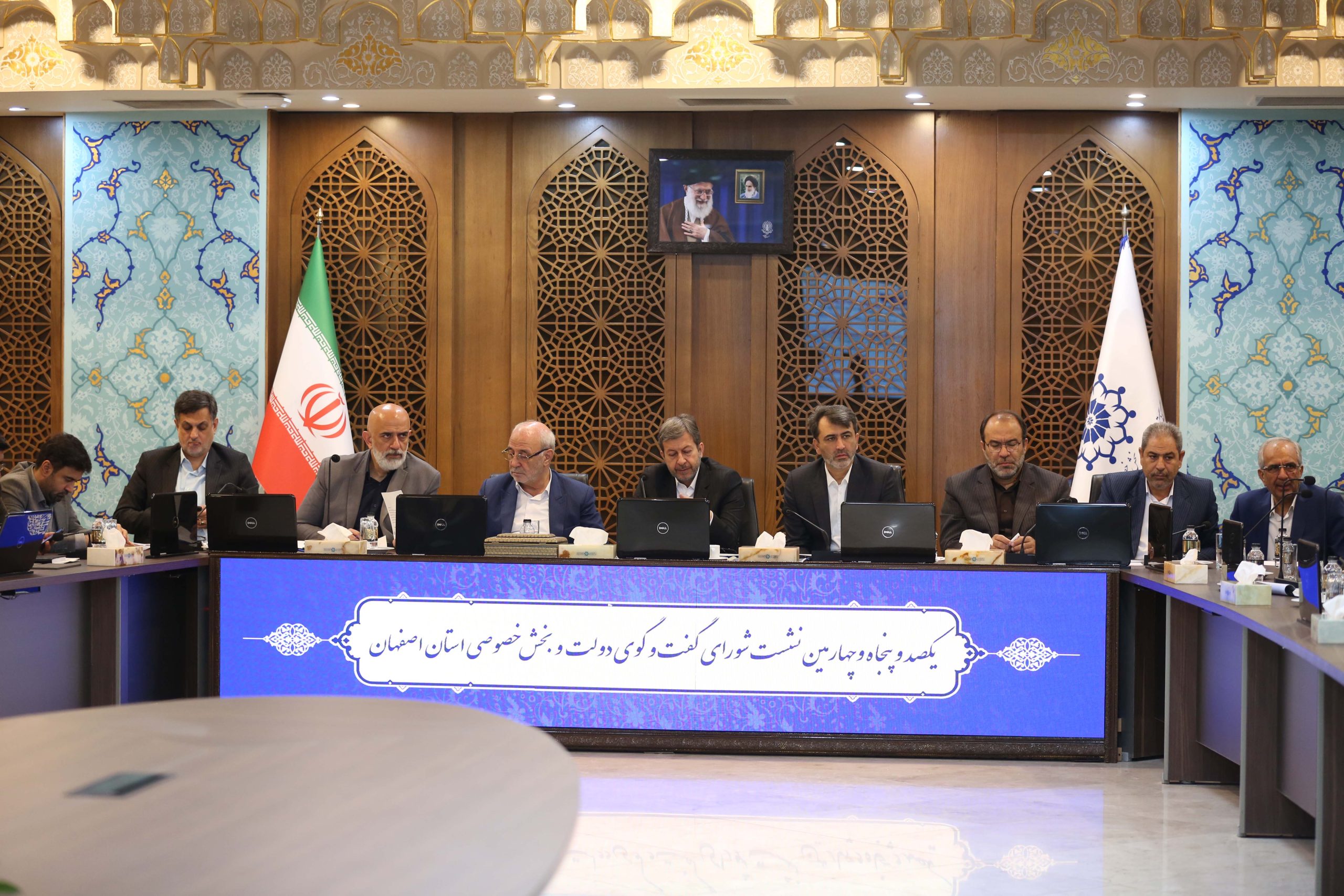 مطالبه برای تفویض اختیارات و اصلاح سیاست‌های ارزی