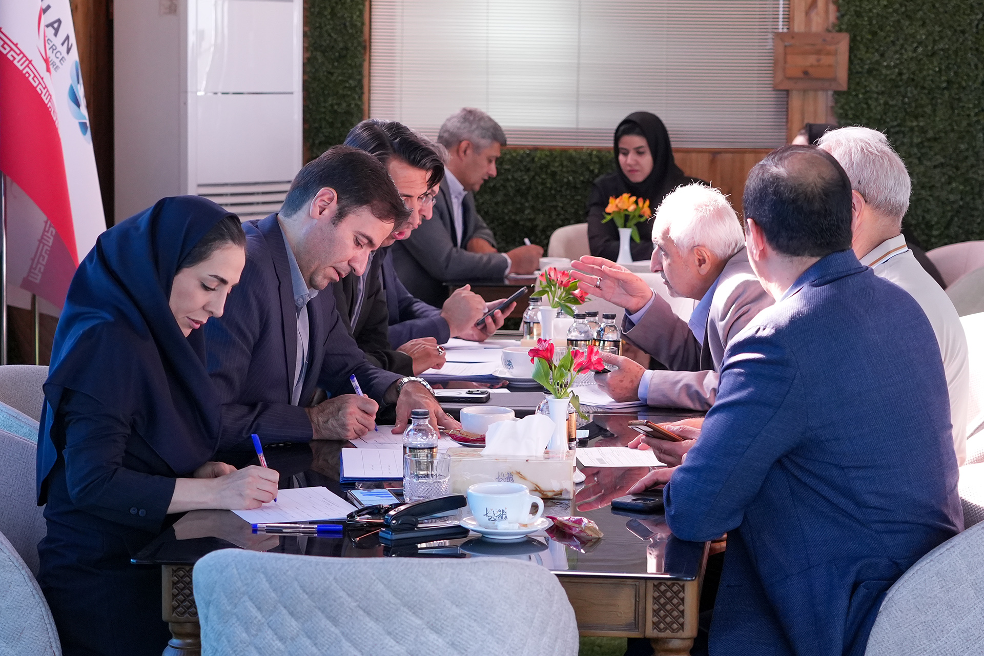 بررسی مشکلات مالیاتی فعالان اقتصادی