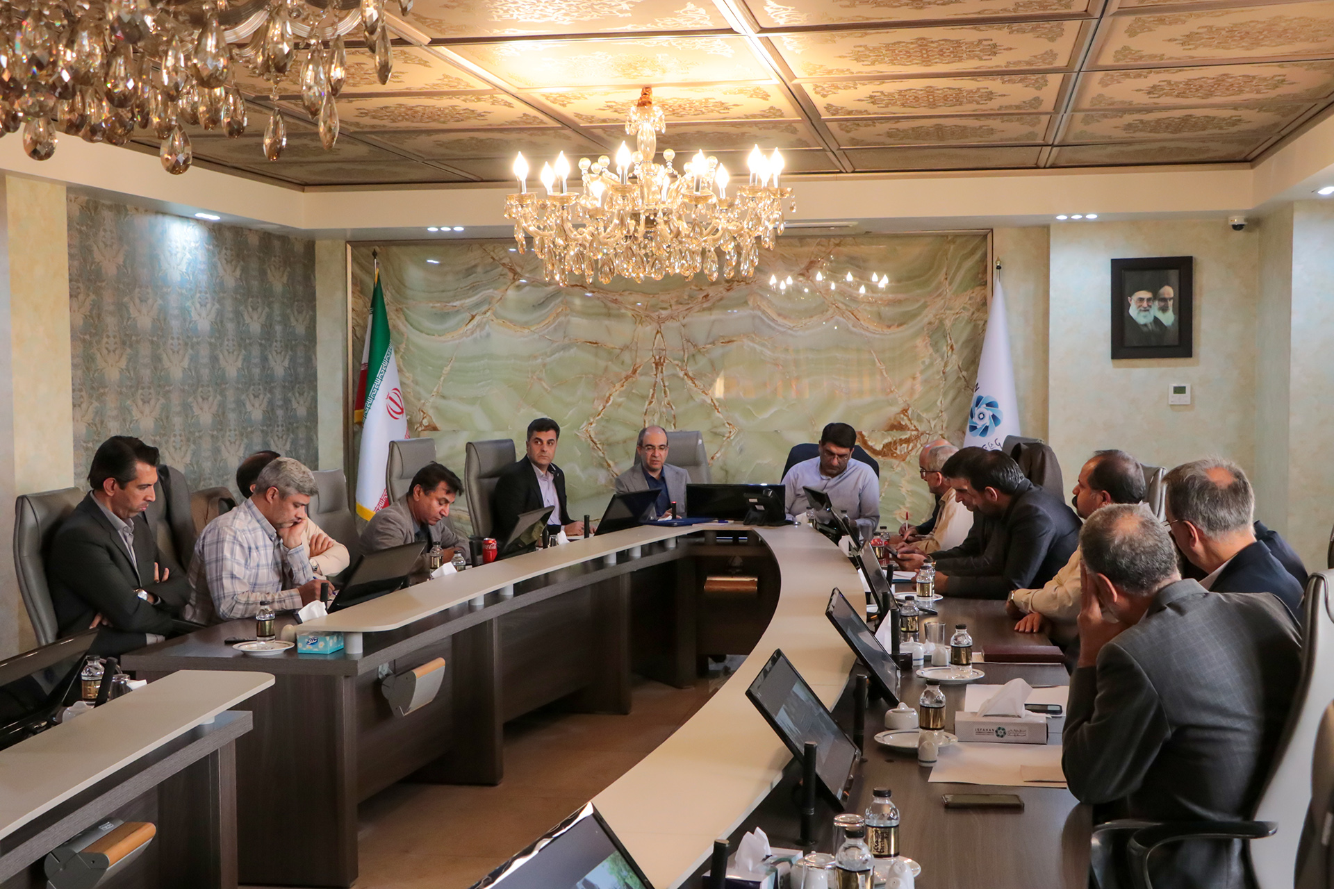 ضرورت تفویض اختیارات مالیاتی به استان‌ها