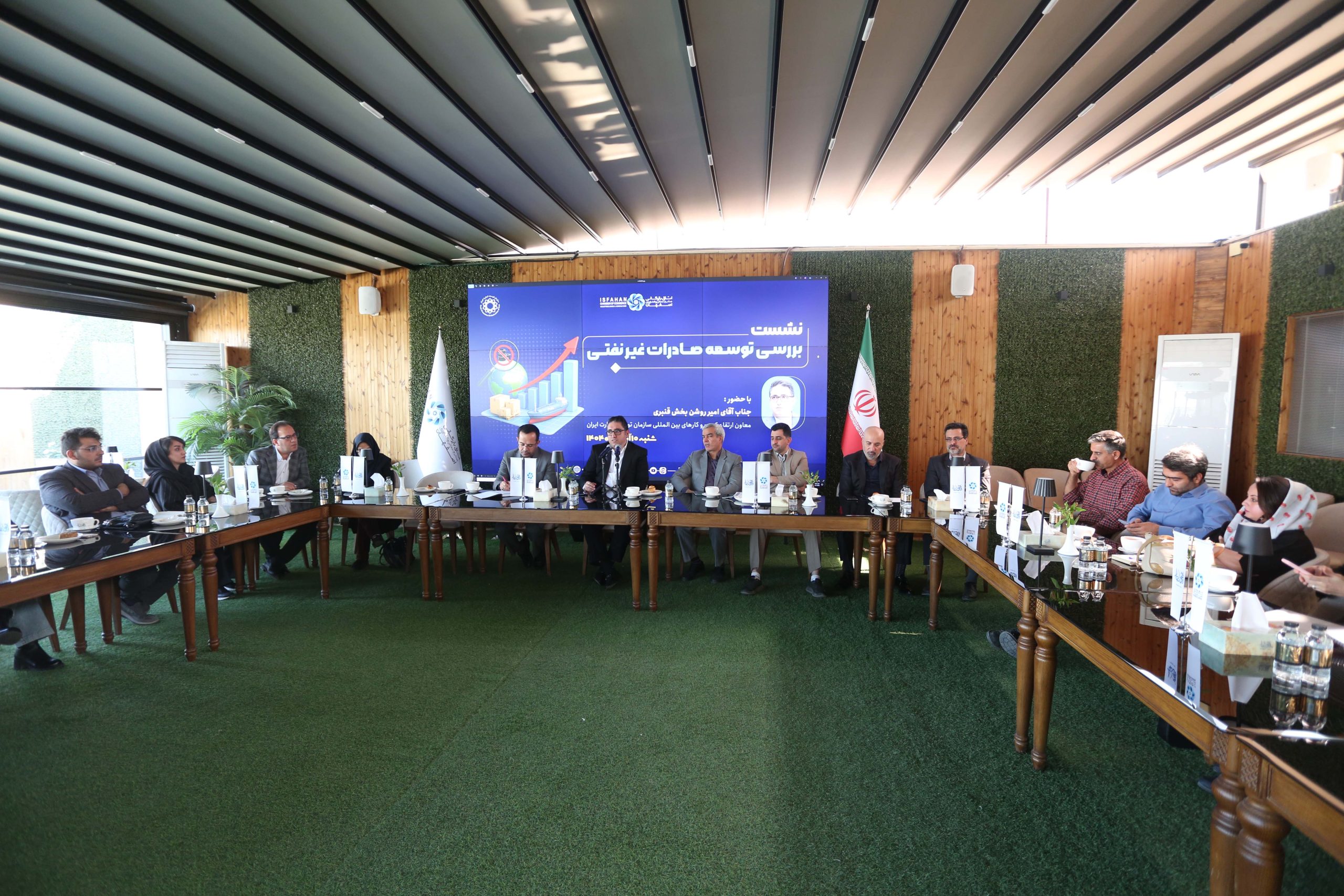 دولت باید تنظیم‌گر باشد، نه بازیگر بازار صادرات