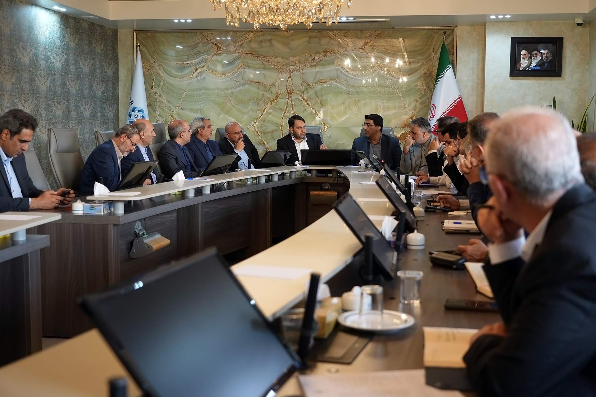 صادرات در حصار بخشنامه‌ها؛ ارز، واسطه و تعهدات